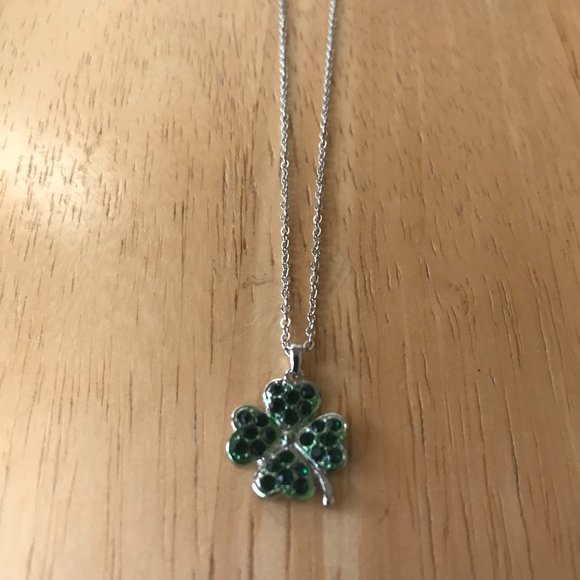 Four Leaf Clover Necklace Austrian Crystals New - Picture 4 of 8